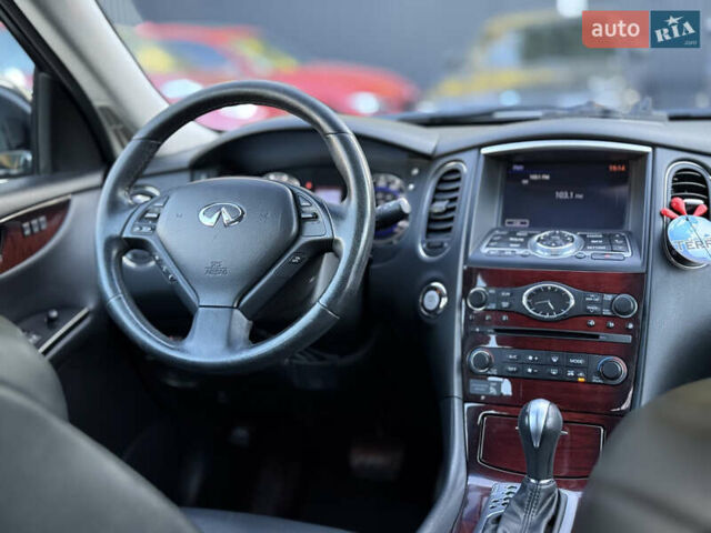 Сірий Інфініті QX50, об'ємом двигуна 3.7 л та пробігом 166 тис. км за 13500 $, фото 17 на Automoto.ua