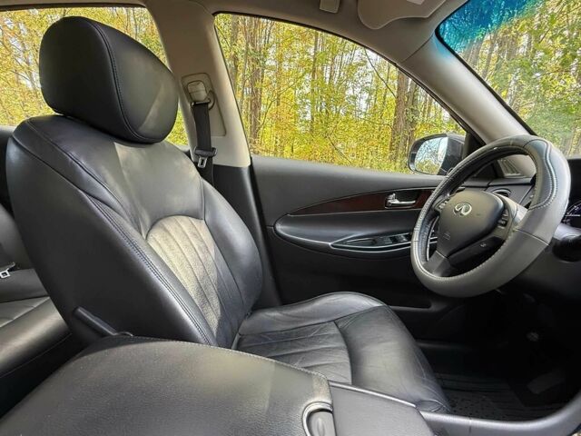 Серый Инфинити QX50, объемом двигателя 3.7 л и пробегом 52 тыс. км за 4800 $, фото 7 на Automoto.ua