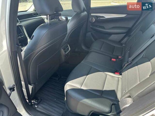 Сірий Інфініті QX50, об'ємом двигуна 2 л та пробігом 52 тис. км за 23000 $, фото 8 на Automoto.ua