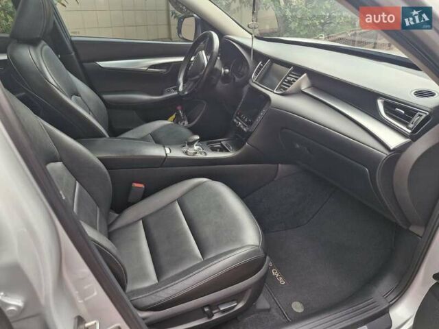 Серый Инфинити QX50, объемом двигателя 2 л и пробегом 91 тыс. км за 19300 $, фото 1 на Automoto.ua