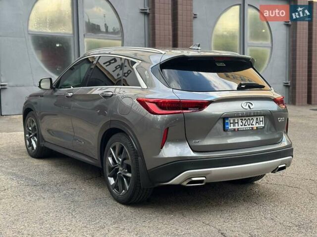Серый Инфинити QX50, объемом двигателя 2 л и пробегом 113 тыс. км за 26000 $, фото 2 на Automoto.ua