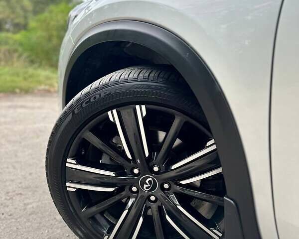 Серый Инфинити QX50, объемом двигателя 2 л и пробегом 88 тыс. км за 18000 $, фото 12 на Automoto.ua