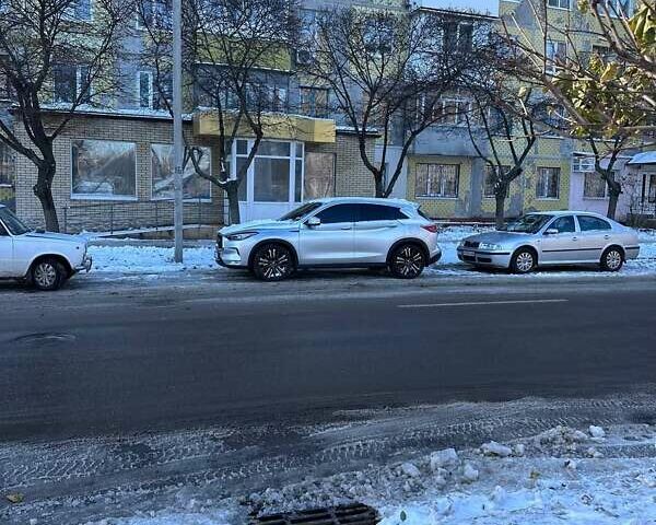 Серый Инфинити QX50, объемом двигателя 2 л и пробегом 88 тыс. км за 18000 $, фото 11 на Automoto.ua