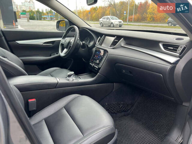 Серый Инфинити QX50, объемом двигателя 2 л и пробегом 80 тыс. км за 19900 $, фото 17 на Automoto.ua