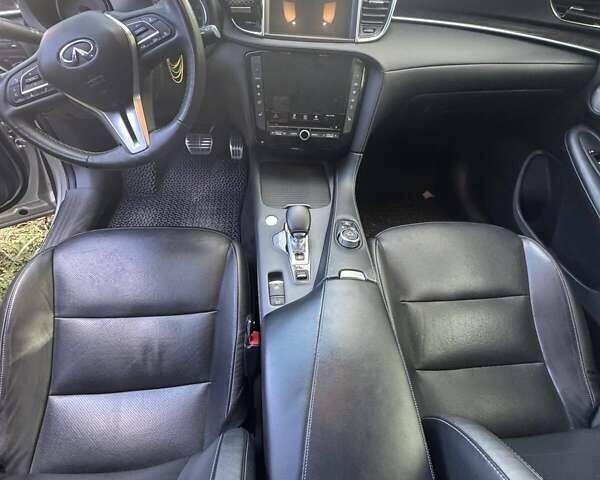 Серый Инфинити QX50, объемом двигателя 2 л и пробегом 88 тыс. км за 18000 $, фото 8 на Automoto.ua