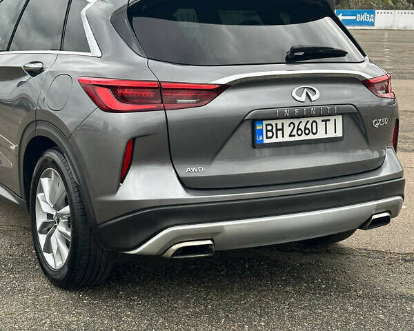 Серый Инфинити QX50, объемом двигателя 2 л и пробегом 177 тыс. км за 17999 $, фото 3 на Automoto.ua