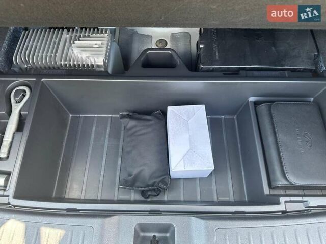 Сірий Інфініті QX50, об'ємом двигуна 2 л та пробігом 52 тис. км за 23000 $, фото 16 на Automoto.ua