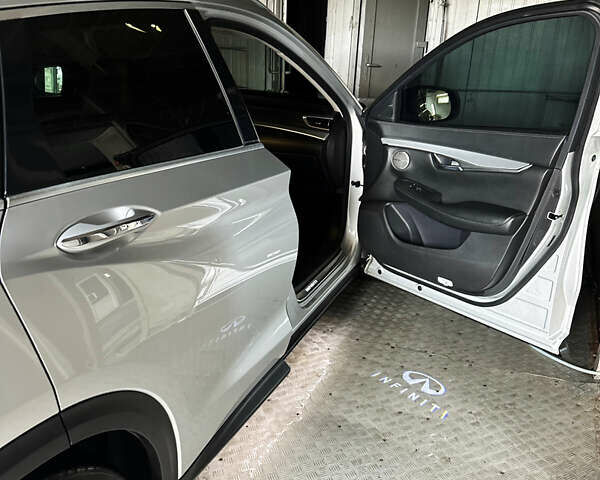 Серый Инфинити QX50, объемом двигателя 2 л и пробегом 67 тыс. км за 22700 $, фото 36 на Automoto.ua
