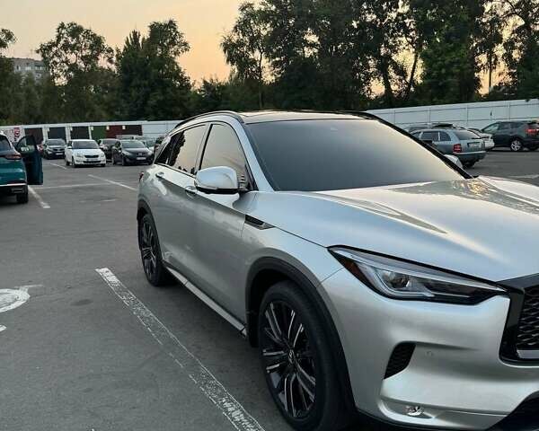 Серый Инфинити QX50, объемом двигателя 2 л и пробегом 88 тыс. км за 18000 $, фото 4 на Automoto.ua