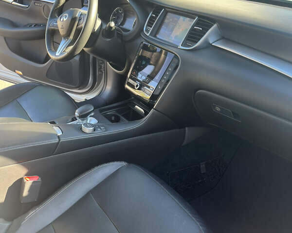 Серый Инфинити QX50, объемом двигателя 2 л и пробегом 48 тыс. км за 21300 $, фото 5 на Automoto.ua