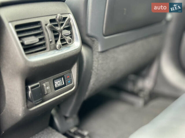 Серый Инфинити QX50, объемом двигателя 2 л и пробегом 67 тыс. км за 22700 $, фото 24 на Automoto.ua