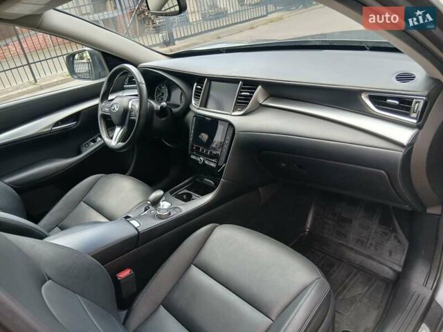 Серый Инфинити QX50, объемом двигателя 2 л и пробегом 71 тыс. км за 19900 $, фото 12 на Automoto.ua