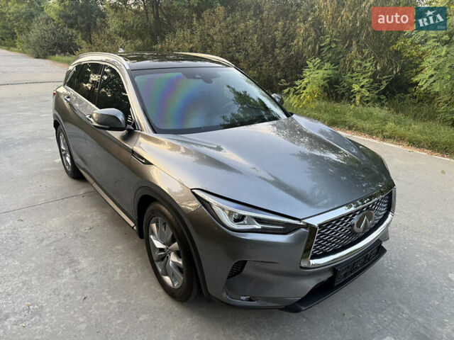Сірий Інфініті QX50, об'ємом двигуна 2 л та пробігом 51 тис. км за 35999 $, фото 2 на Automoto.ua