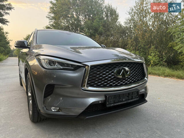 Сірий Інфініті QX50, об'ємом двигуна 2 л та пробігом 51 тис. км за 35999 $, фото 8 на Automoto.ua