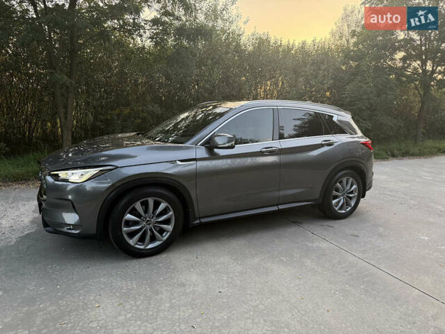 Сірий Інфініті QX50, об'ємом двигуна 2 л та пробігом 51 тис. км за 35999 $, фото 9 на Automoto.ua