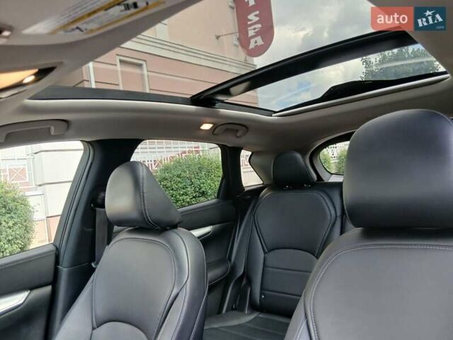 Серый Инфинити QX50, объемом двигателя 2 л и пробегом 71 тыс. км за 19900 $, фото 20 на Automoto.ua