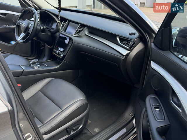 Сірий Інфініті QX50, об'ємом двигуна 2 л та пробігом 66 тис. км за 22500 $, фото 19 на Automoto.ua