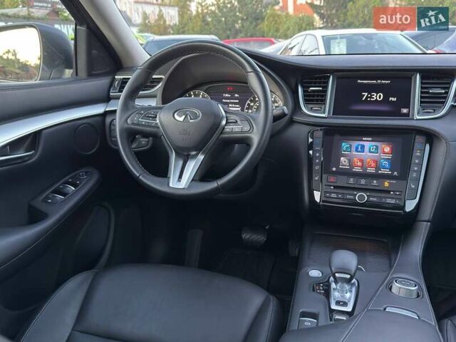 Сірий Інфініті QX50, об'ємом двигуна 2 л та пробігом 43 тис. км за 28500 $, фото 22 на Automoto.ua