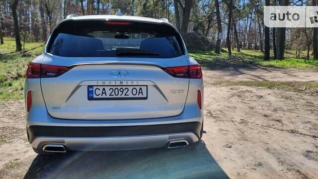 Сірий Інфініті QX50, об'ємом двигуна 2 л та пробігом 52 тис. км за 27000 $, фото 23 на Automoto.ua