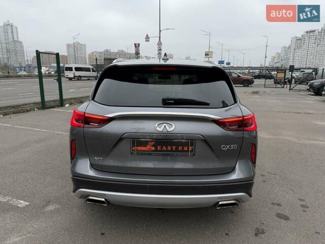 Серый Инфинити QX50, объемом двигателя 2 л и пробегом 57 тыс. км за 28900 $, фото 3 на Automoto.ua