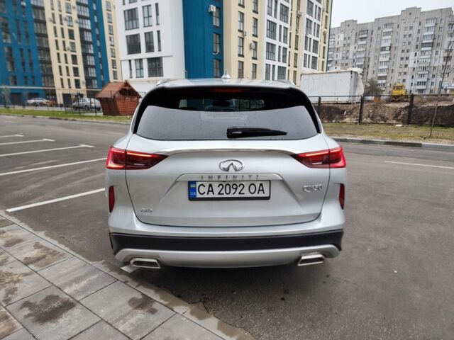 Сірий Інфініті QX50, об'ємом двигуна 2 л та пробігом 57 тис. км за 24700 $, фото 4 на Automoto.ua