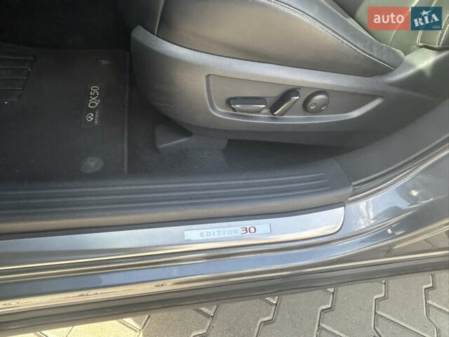 Сірий Інфініті QX50, об'ємом двигуна 2 л та пробігом 80 тис. км за 25400 $, фото 22 на Automoto.ua
