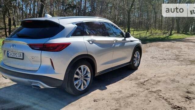 Сірий Інфініті QX50, об'ємом двигуна 2 л та пробігом 52 тис. км за 27000 $, фото 2 на Automoto.ua