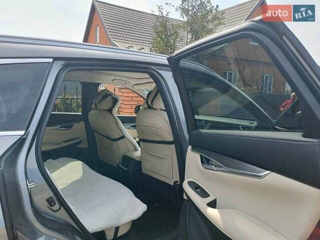 Серый Инфинити QX50, объемом двигателя 2 л и пробегом 28 тыс. км за 29900 $, фото 2 на Automoto.ua