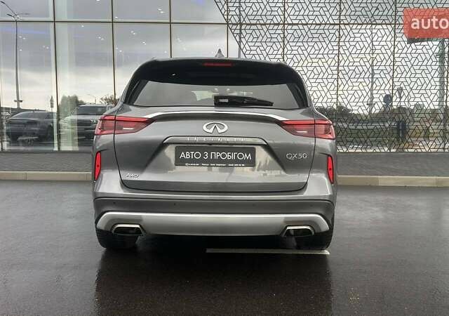 Серый Инфинити QX50, объемом двигателя 2 л и пробегом 117 тыс. км за 31000 $, фото 3 на Automoto.ua