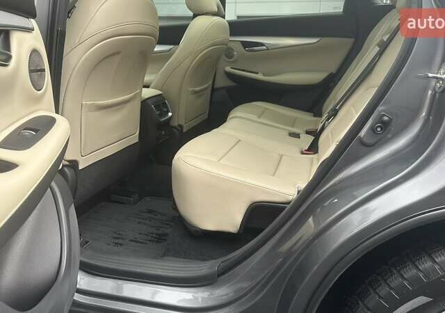 Серый Инфинити QX50, объемом двигателя 2 л и пробегом 117 тыс. км за 31000 $, фото 14 на Automoto.ua