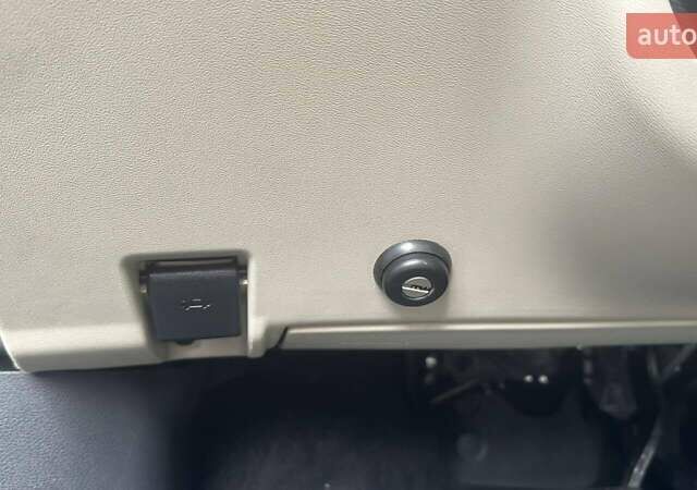 Серый Инфинити QX50, объемом двигателя 2 л и пробегом 117 тыс. км за 31000 $, фото 18 на Automoto.ua