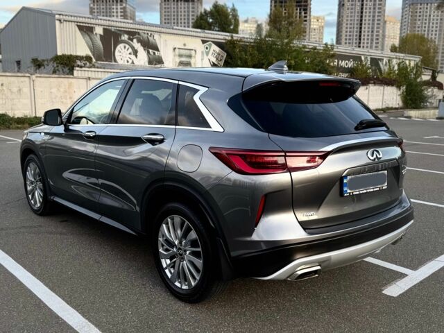 Серый Инфинити QX50, объемом двигателя 2 л и пробегом 18 тыс. км за 27500 $, фото 2 на Automoto.ua