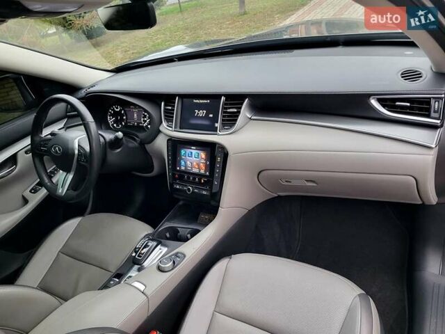 Серый Инфинити QX50, объемом двигателя 2 л и пробегом 51 тыс. км за 24500 $, фото 17 на Automoto.ua