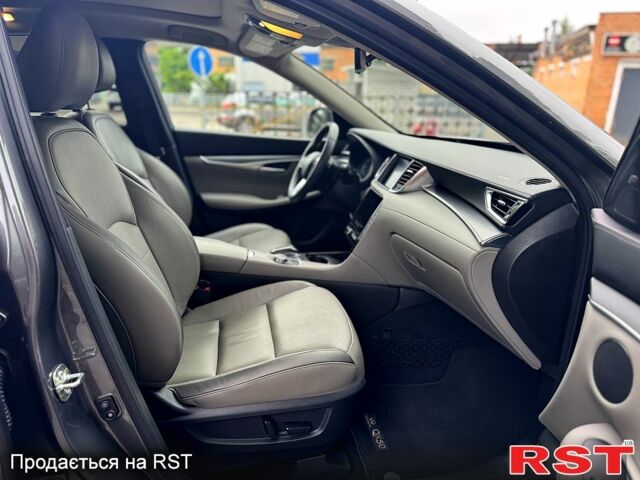 Серый Инфинити QX50, объемом двигателя 2 л и пробегом 47 тыс. км за 27000 $, фото 4 на Automoto.ua