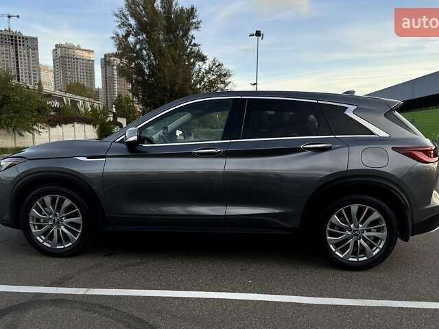 Серый Инфинити QX50, объемом двигателя 2 л и пробегом 18 тыс. км за 27500 $, фото 1 на Automoto.ua