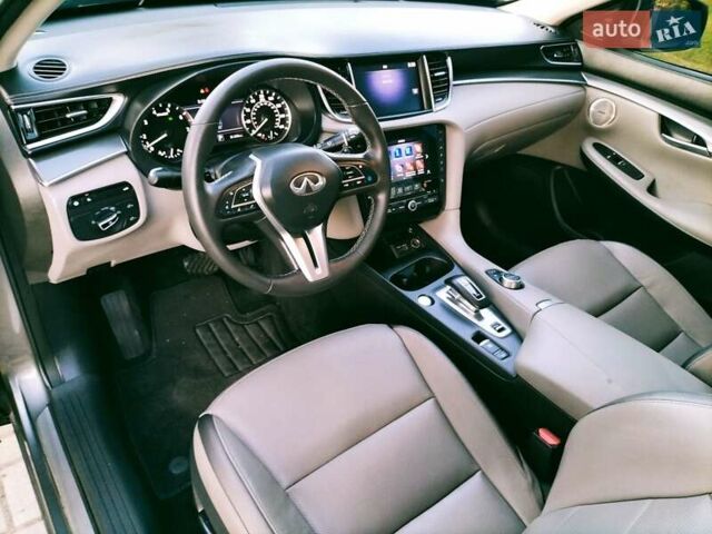 Сірий Інфініті QX50, об'ємом двигуна 2 л та пробігом 12 тис. км за 29500 $, фото 25 на Automoto.ua