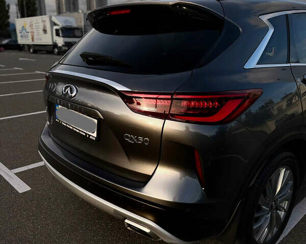 Серый Инфинити QX50, объемом двигателя 2 л и пробегом 18 тыс. км за 27500 $, фото 7 на Automoto.ua