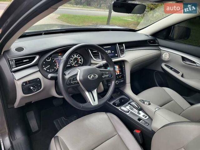 Серый Инфинити QX50, объемом двигателя 2 л и пробегом 51 тыс. км за 24500 $, фото 10 на Automoto.ua