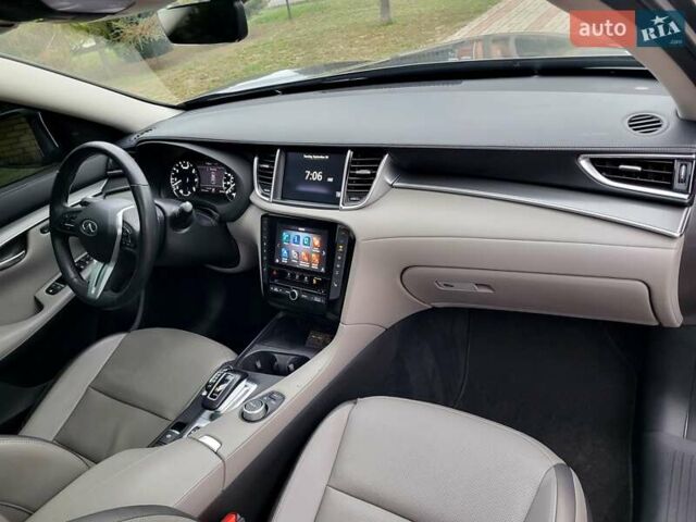 Серый Инфинити QX50, объемом двигателя 2 л и пробегом 51 тыс. км за 24500 $, фото 15 на Automoto.ua