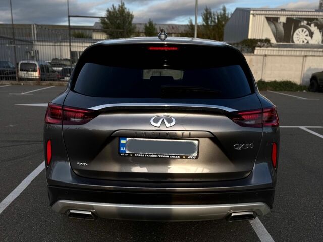 Серый Инфинити QX50, объемом двигателя 2 л и пробегом 18 тыс. км за 27500 $, фото 3 на Automoto.ua