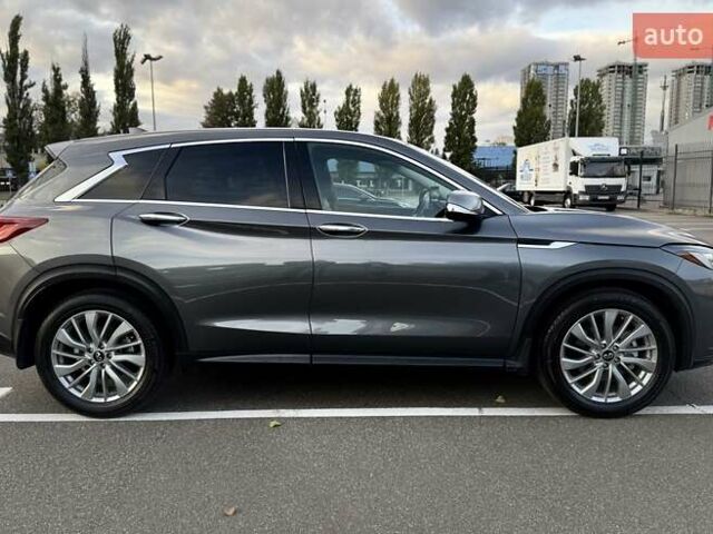 Серый Инфинити QX50, объемом двигателя 2 л и пробегом 18 тыс. км за 27500 $, фото 4 на Automoto.ua