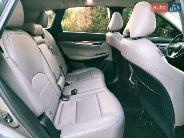 Сірий Інфініті QX50, об'ємом двигуна 2 л та пробігом 12 тис. км за 29500 $, фото 26 на Automoto.ua