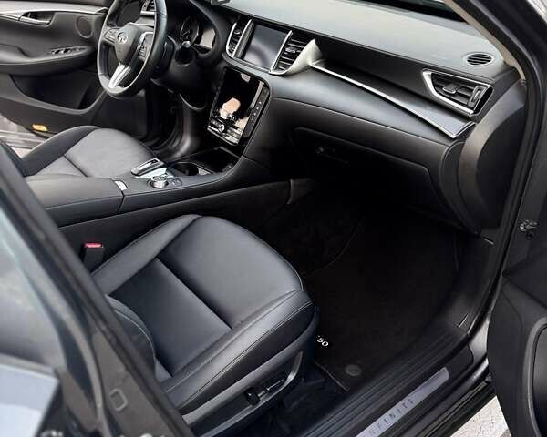 Серый Инфинити QX50, объемом двигателя 2 л и пробегом 18 тыс. км за 27500 $, фото 15 на Automoto.ua