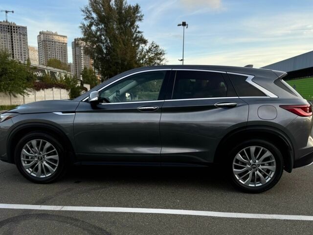 Серый Инфинити QX50, объемом двигателя 2 л и пробегом 18 тыс. км за 27500 $, фото 1 на Automoto.ua