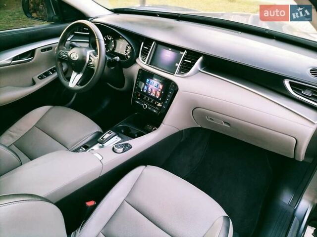 Сірий Інфініті QX50, об'ємом двигуна 2 л та пробігом 12 тис. км за 29500 $, фото 20 на Automoto.ua