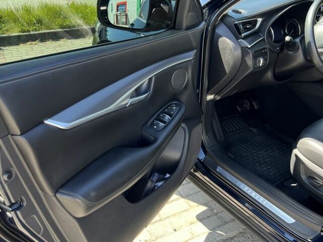 Синій Інфініті QX50, об'ємом двигуна 2 л та пробігом 148 тис. км за 23000 $, фото 10 на Automoto.ua