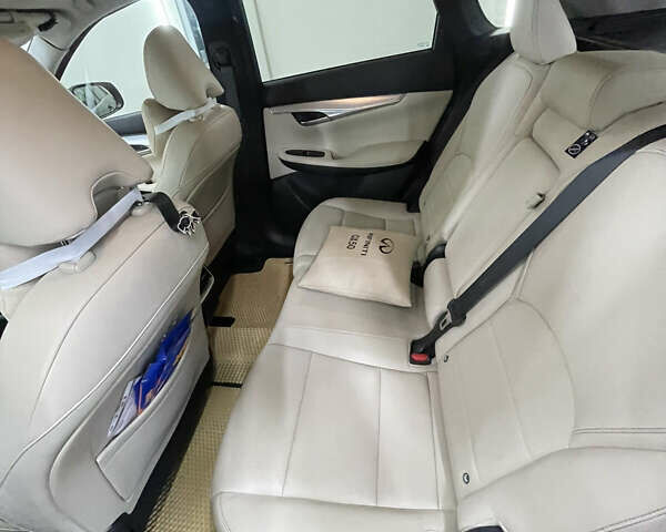 Синий Инфинити QX50, объемом двигателя 2 л и пробегом 17 тыс. км за 28000 $, фото 6 на Automoto.ua