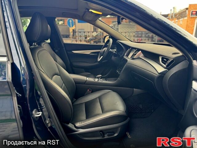 Синій Інфініті QX50, об'ємом двигуна 2 л та пробігом 57 тис. км за 19950 $, фото 6 на Automoto.ua