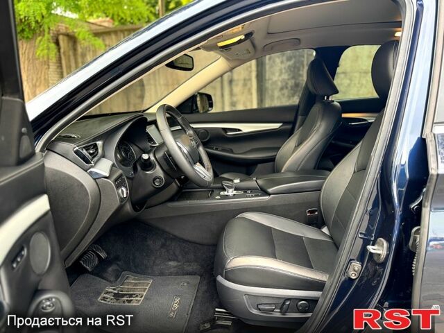 Синій Інфініті QX50, об'ємом двигуна 2 л та пробігом 57 тис. км за 19950 $, фото 4 на Automoto.ua