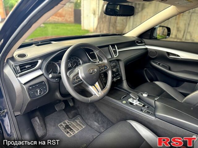 Синій Інфініті QX50, об'ємом двигуна 2 л та пробігом 57 тис. км за 19950 $, фото 5 на Automoto.ua